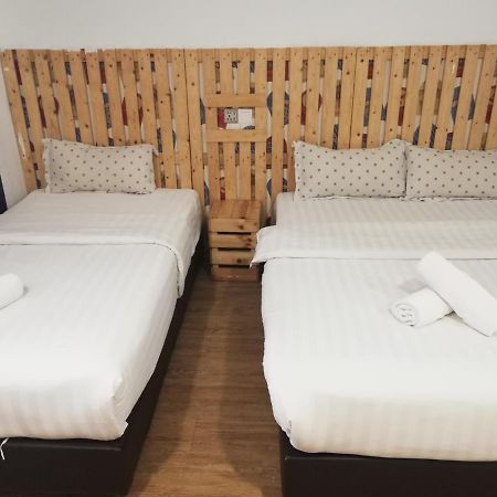 Hotel Zamburger Kota Warisan Sepang Exterior photo